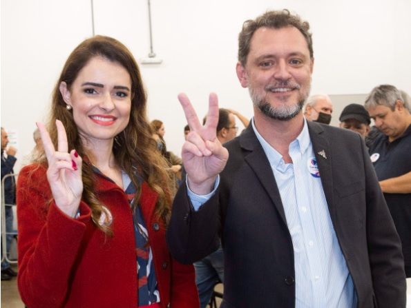 Professores Leandro Vanalli e Gisele Mendes de Carvalho serão os próximos reitor e vice-reitora da UEM