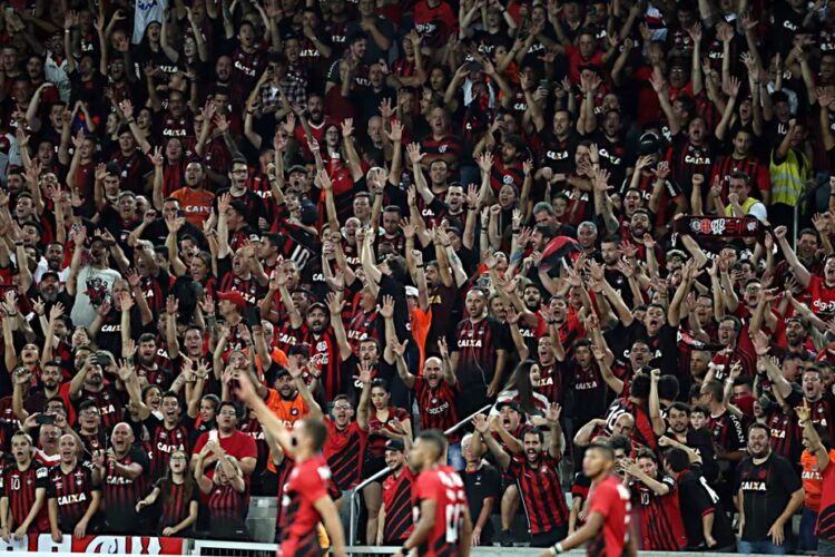 Rubro-negro terá apoio de sua enstusiasmada torcida diante de argentinos nesta quinta-feira abrindo disputa por semifinal na Copa Libertadores. Crédito: Albari/Rosa/Gazeta do Povo.