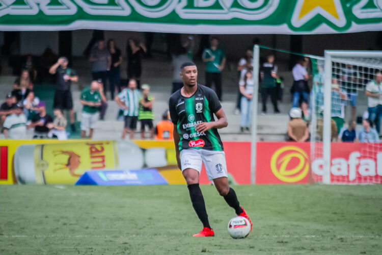 O Maringá FC espérava contar com Vilar como titular na zaga, mas é possível que ele não permaneça na equipe Assessoria/Maringá FC,