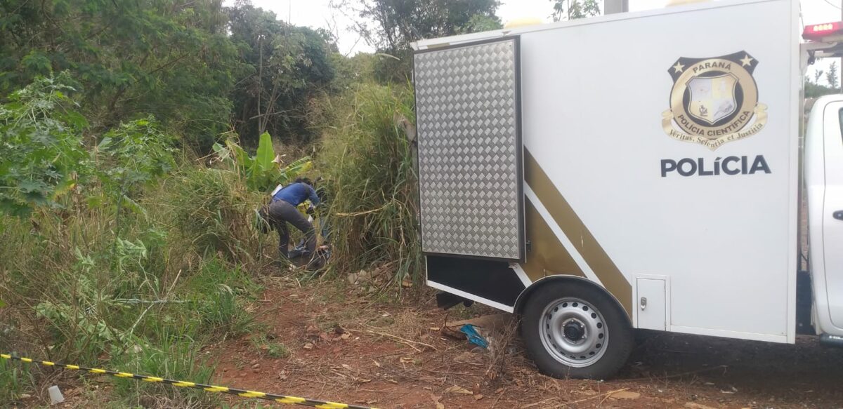 Corpo de homem é encontrado parcialmente carbonizado dentro de mala