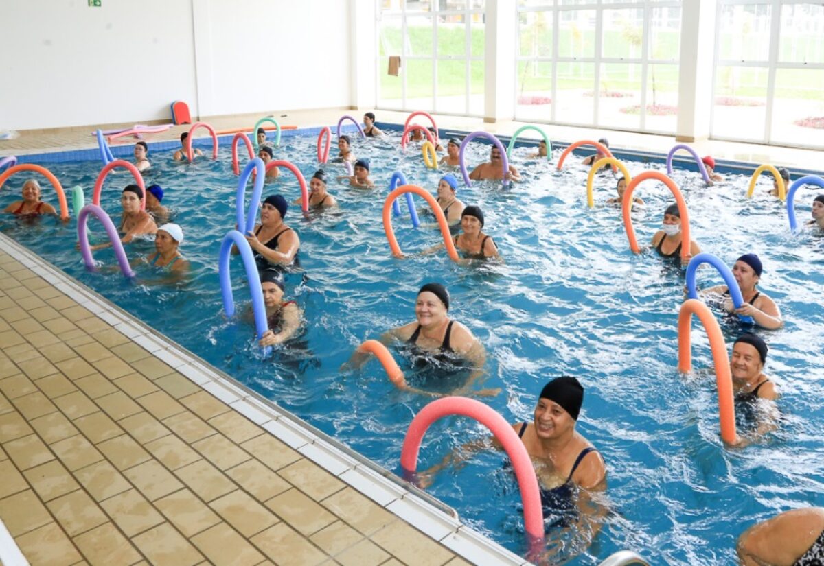 Prefeitura de Magé oferece natação e hidroginástica em Pau