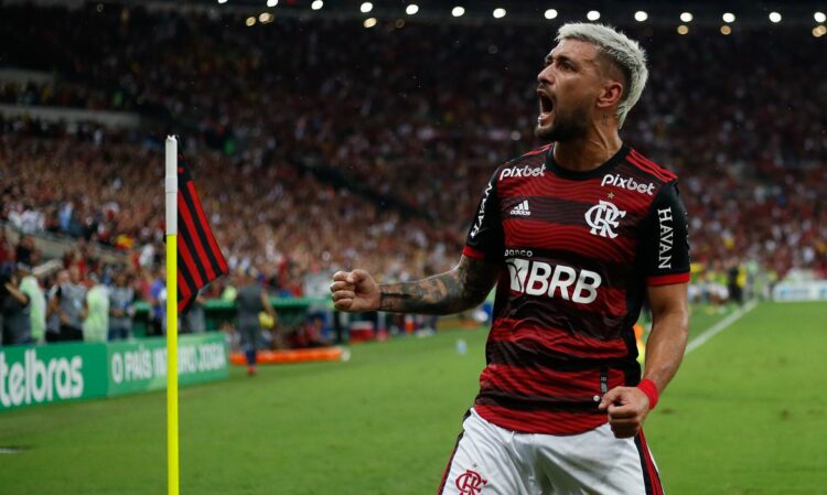Flamengo derrota o São Paulo