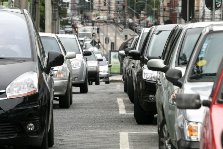 Prazo para pagamento do licenciamento das placas com final 6, 7 e 8 termina em outubro