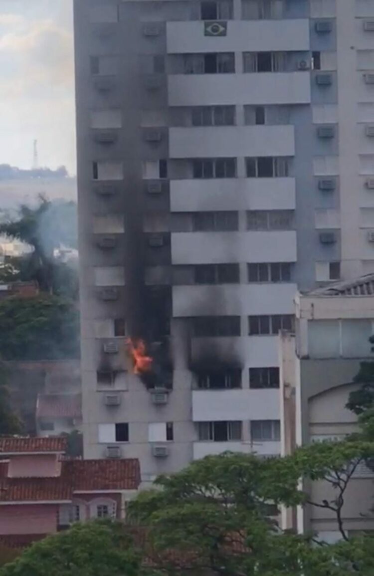 Vídeo – criança fica ferida após apartamento pegar fogo em Maringá