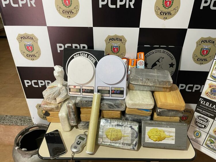 Polícia prende quatro pessoas e apreende mais de 30 quilos de crack e cocaína