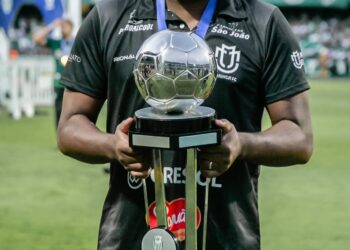 Jorge Castilho, comandante do Tricolor no vice-campeonato estadual, recebe elenco para início de treinos no dia 1o de dezembro. Fernando Teramatsu/Maringá FC.