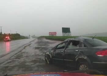 Colisão entre dois veículos deixa sete pessoas feridas em Maringá