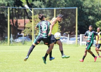 Sub-20 do Tricolor e profissionais do Samurai Black fizera jogo-treino na manhã deste sábado que foi interrompido aos 7 minutos do segundo tempo. Crédito: Assessoria/Maringá FC