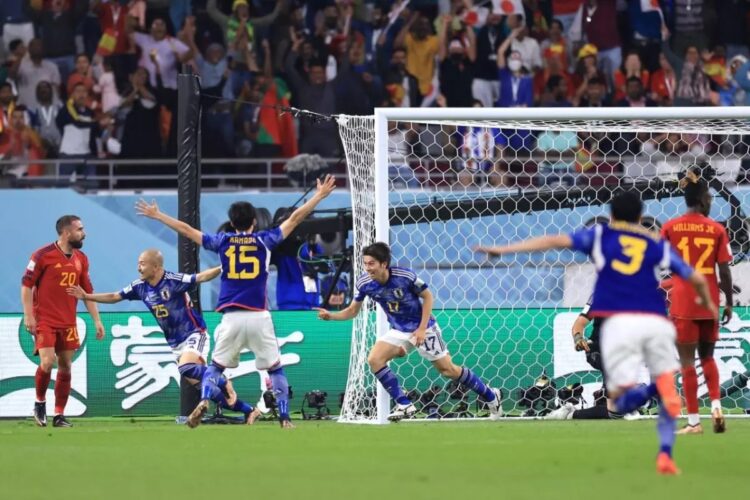 Japoneses passaram pela Espanha de virada em resultado que eliminou os alemães da Copa no Catar. Fifa/Divulgação.