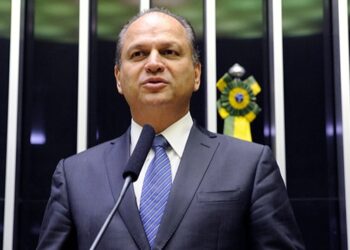 Ricardo Barros deixa a secretário da indústria e comércio do Paraná e volta a ser deputado federal