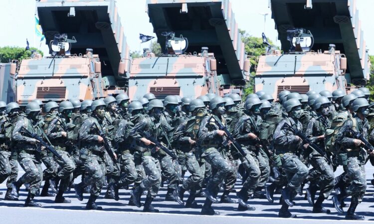 MUDANÇA Tropas do Exército brasileiro que terá novo comando interino a partir de sexta-feira (30). Foto: Antônio Cruz/Comando Militar do Leste