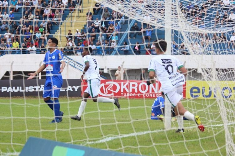 Golaço do sub-20 do Maringá FC