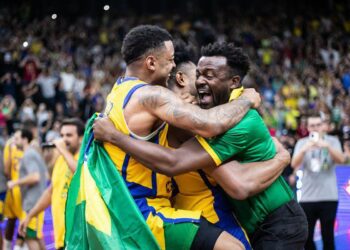 Brasil assegura vaga no Mundial de basquete 2023 com vitória sobre EUA