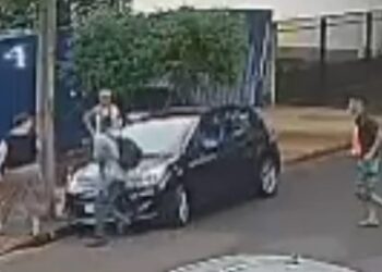 Câmera registra roubo de veículo na Vila Operária em Maringá