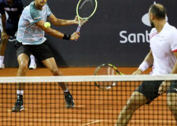 Marcelo Melo disputa esta noite vaga na final de duplas do Rio Open
