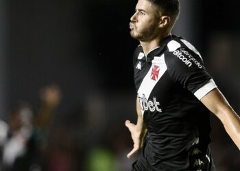 Pedro Raul marca dois e Vasco goleia o Boavista no Carioca