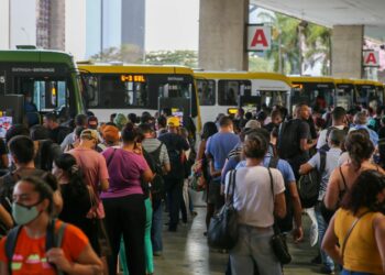 Taxa média de desocupação em 2022 ficou em 9,3%, diz IBGE
