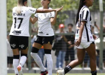 Timão goleia Ceará na estreia da elite do Brasileirão Feminino