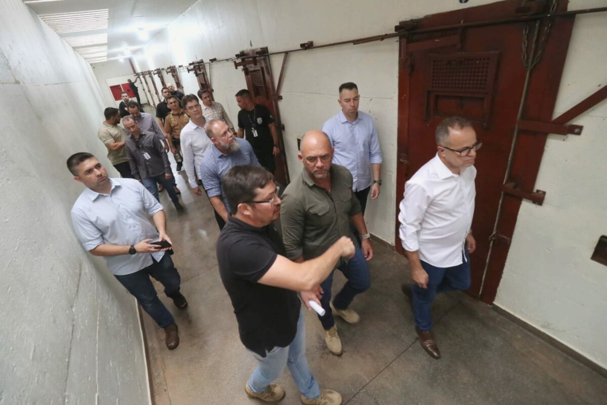 Secretário conhece penitenciárias