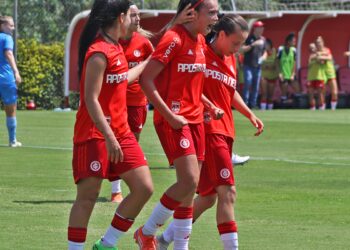 Gurias Coloradas batem o Real Brasília no Brasileiro Feminino