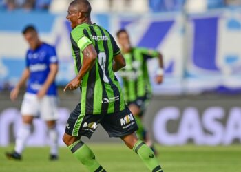 América-MG vence Cruzeiro e fica muito perto da final do Mineiro