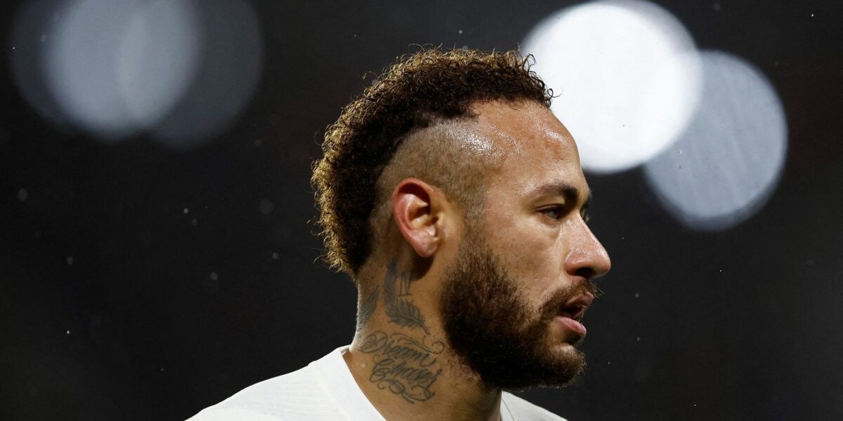 Cirurgia no tornozelo direito de Neymar “correu muito bem”, afirma PSG