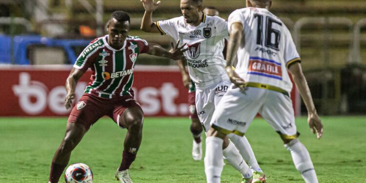 Fluminense enfrenta Volta Redonda na abertura da semifinal do Carioca