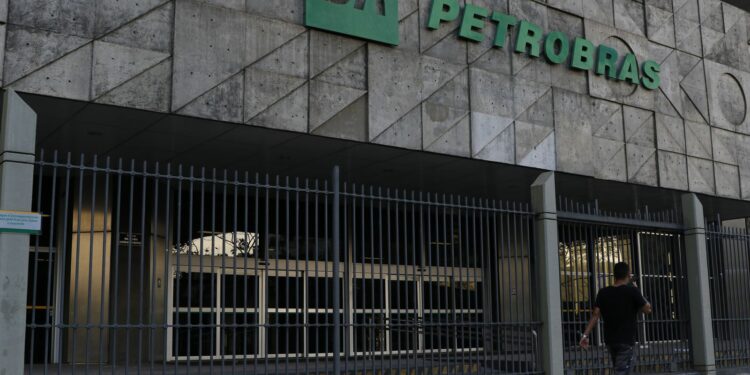 Governo pede suspensão da venda de ativos da Petrobras por 90 dias