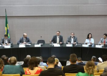 MIDR apresenta ações de desenvolvimento regional a prefeitos do Paraná