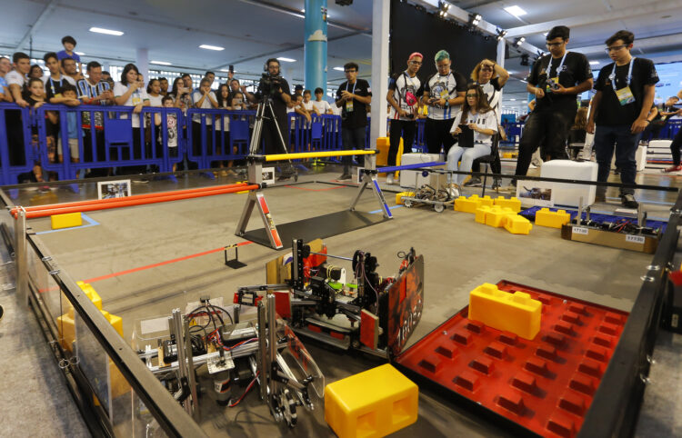 Mais de 2.000 estudantes participam da maior competição de robótica educacional do Brasil