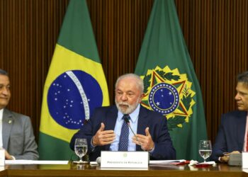 “Não podemos ficar chorando o dinheiro que falta”, diz Lula