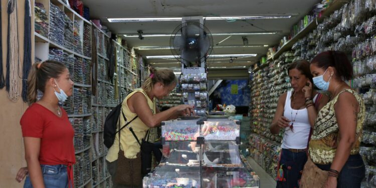 No Dia do Consumidor, Procon do Rio dá dicas para compras seguras