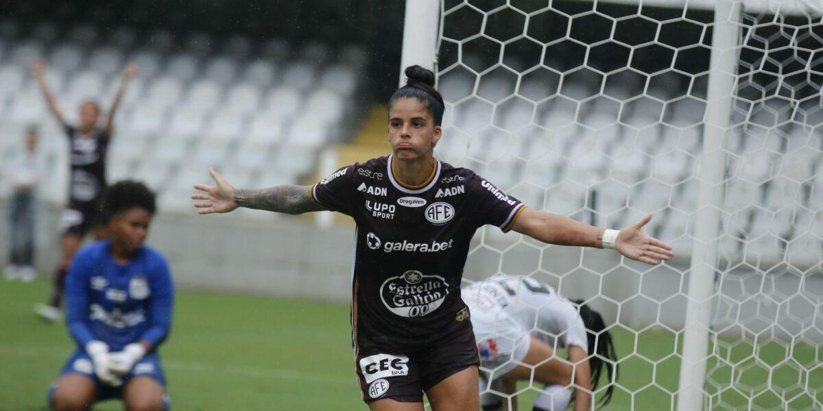 Patrícia Sochor leva Ferroviária à liderança do Brasileiro Feminino