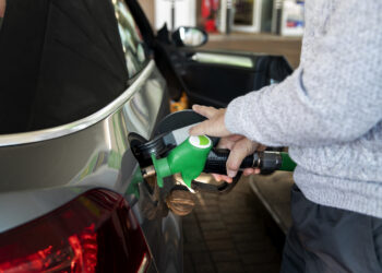Preço dos combustíveis é barreira para brasileiro comprar veículo, aponta pesquisa
