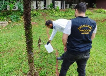 Procon de Maringá coleta água para fazer testes sobre qualidade