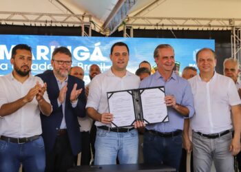 Maringá, 24 de março de 2023 - O governador Carlos Massa Ratinho Junior anunciou o início dda usino fotovoltaica no aeroporto, edital da licitação da construção do Trevo Catuaí e o convênio para a construção da ponte entre Maringá e Sarandi.