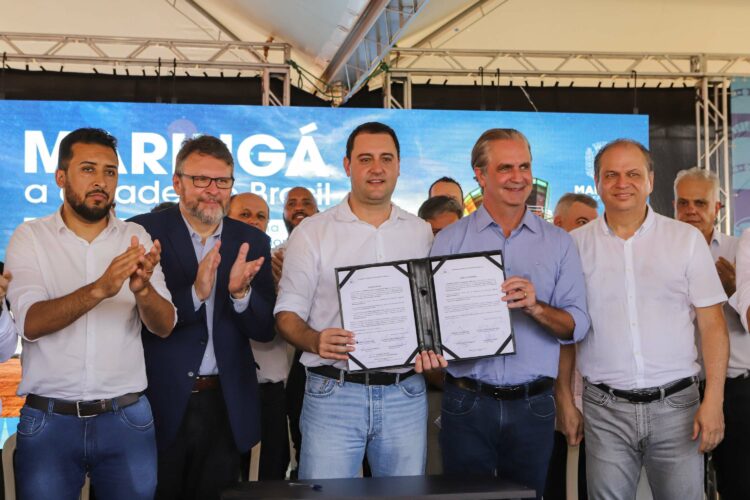 Maringá, 24 de março de 2023 - O governador Carlos Massa Ratinho Junior anunciou o início dda usino fotovoltaica no aeroporto, edital da licitação da construção do Trevo Catuaí e o convênio para a construção da ponte entre Maringá e Sarandi.