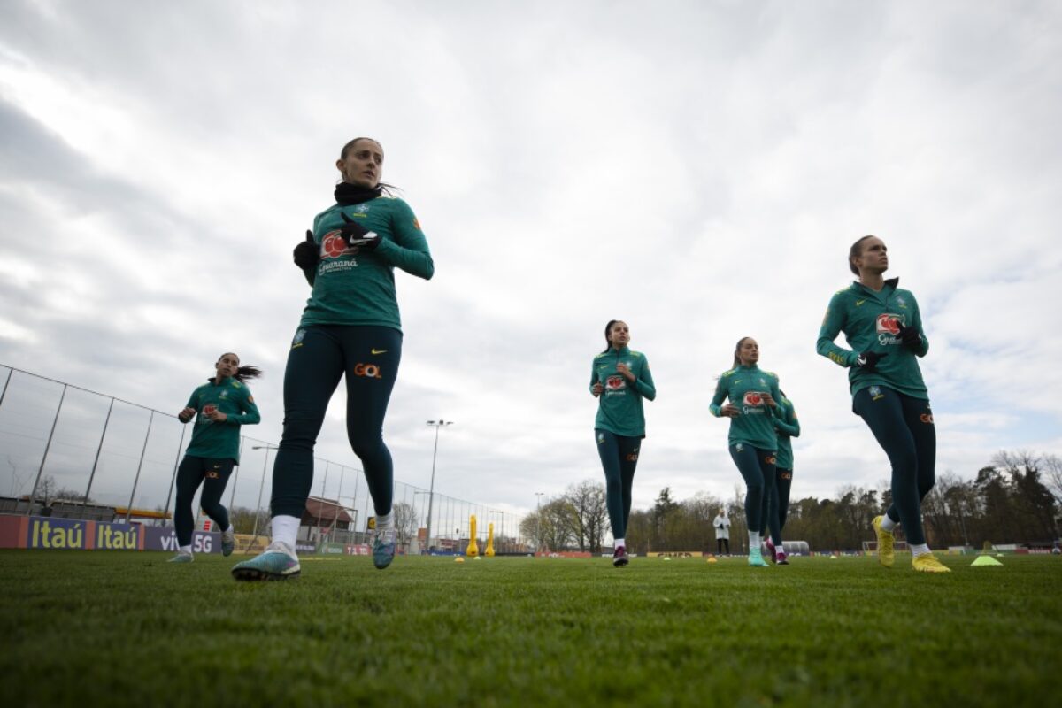 Seleção brasileira feminina de futebol já está na Alemanha