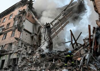 Bloqueios e ataques limitam ajuda humanitária na Ucrânia, diz coordenador da ONU