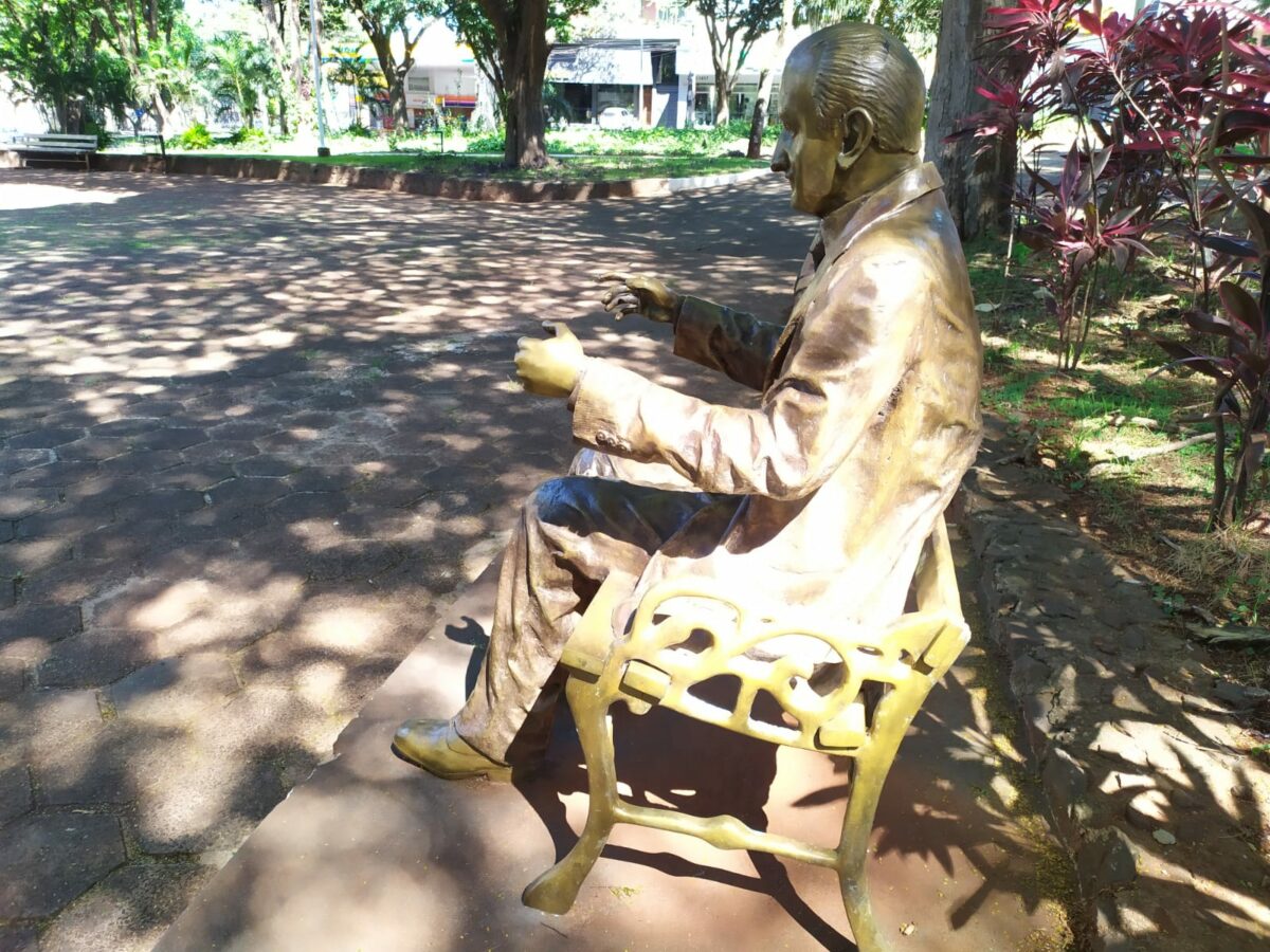 Polícia prende suspeito de furtar parte de estátua de pioneiro em Maringá