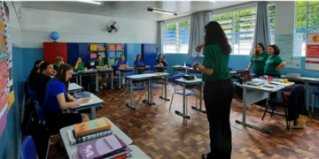 Formação Contínua: Aprender Novo Lendo e TEMA 1, 2 e 3. Professores do Ensino Fundamental – Anos Iniciais,
Escola Municipal Professor Hugo Guilherme Jaeger, 2023 (Porto Vitória-PR).