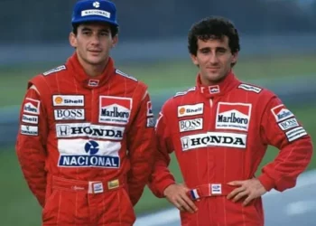 Senna e Prost durante apresentação na McLaren, em 1988. Foto: Divulgação/McLaren