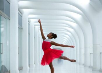 Bailarina Ingrid Silva diz querer fazer projeto de dança com meninas da África