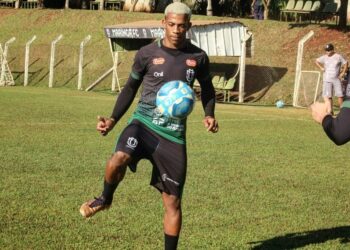 Atacante já treina com novos companheiros e espera nome no BID para estrear na equipe maringaense. Foto: Rodrigo Araújo/Maringá FC