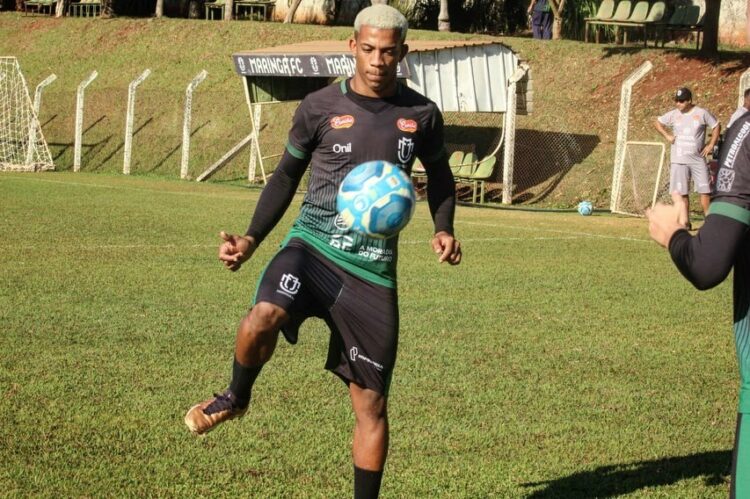 Atacante já treina com novos companheiros e espera nome no BID para estrear na equipe maringaense. Foto: Rodrigo Araújo/Maringá FC