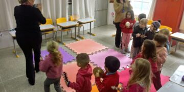 Experiências Formativas: Canto coletivo e prática de composição musical coletiva, alunos da turma do Infantil IV A do Centro Municipal de Educação Infantil Aconchego dos Pequeninos, 2023 (Porto Vitória-PR).