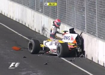 Carro de Nelson Pîquet Jr. após o acidente. Divulgação/ITV
