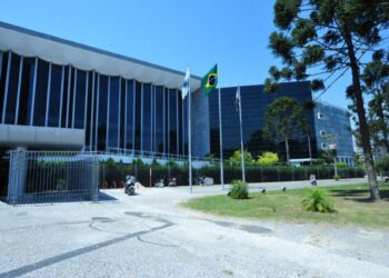Fachada da Assembleia Legislativa do Paraná (Crédito: Josette Leprevost/Alep)