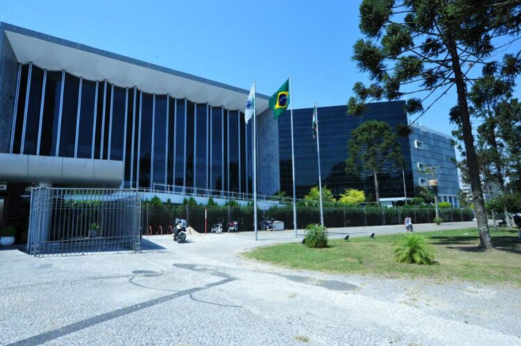 Fachada da Assembleia Legislativa do Paraná (Crédito: Josette Leprevost/Alep)