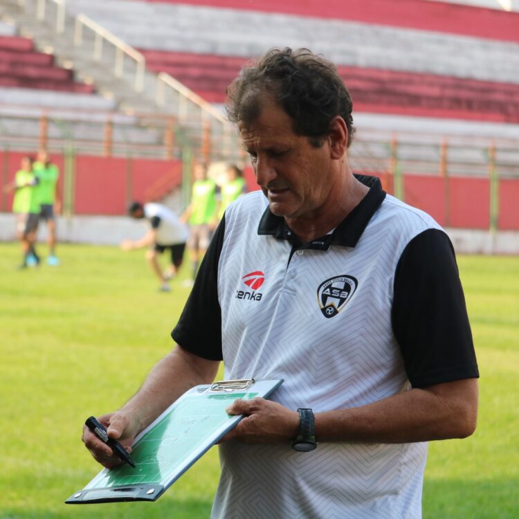 Treinado assume Alvinegro com missão de disputar elite do Estadual pela segunda vez consecutiva. Foto – Assessoria/Galo Maringá